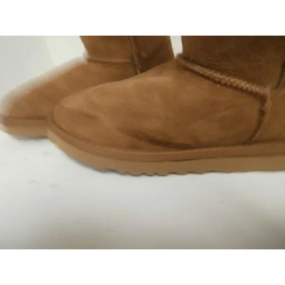 Ugg Women's 5803 Bailey Button Tan Size 6 USED!!! - Picture 6 of 7